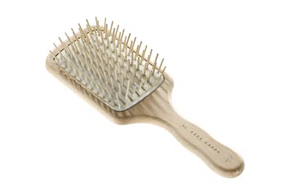 hair-brush-beechwood-pins-natural-rubber-345-acca-kappa-600×400.jpg